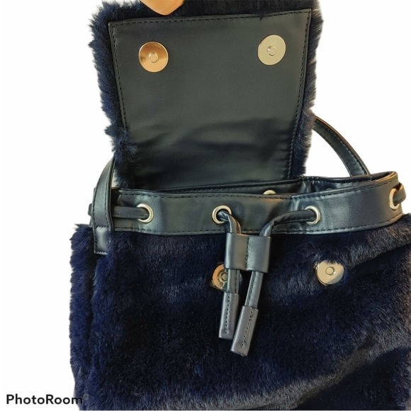 NWOT Swarovski Small Blue Faux Fur Backpack - Picture 3 of 5